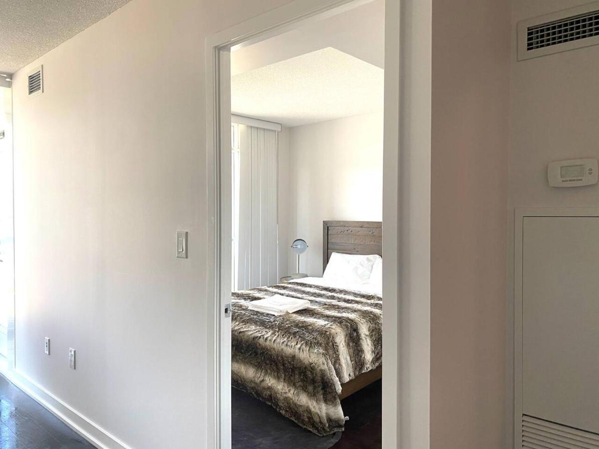 Family Oriented Downtown Toronto 2Bdrm Condo With Parking & Office Space Екстериор снимка