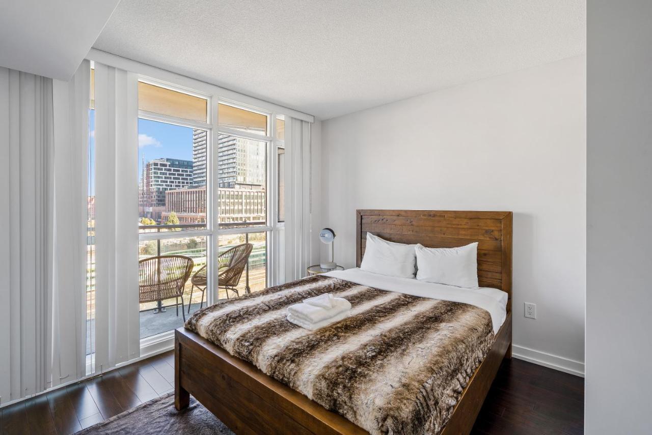 Family Oriented Downtown Toronto 2Bdrm Condo With Parking & Office Space Екстериор снимка