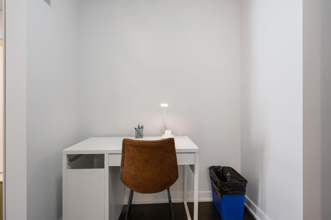 Family Oriented Downtown Toronto 2Bdrm Condo With Parking & Office Space Екстериор снимка