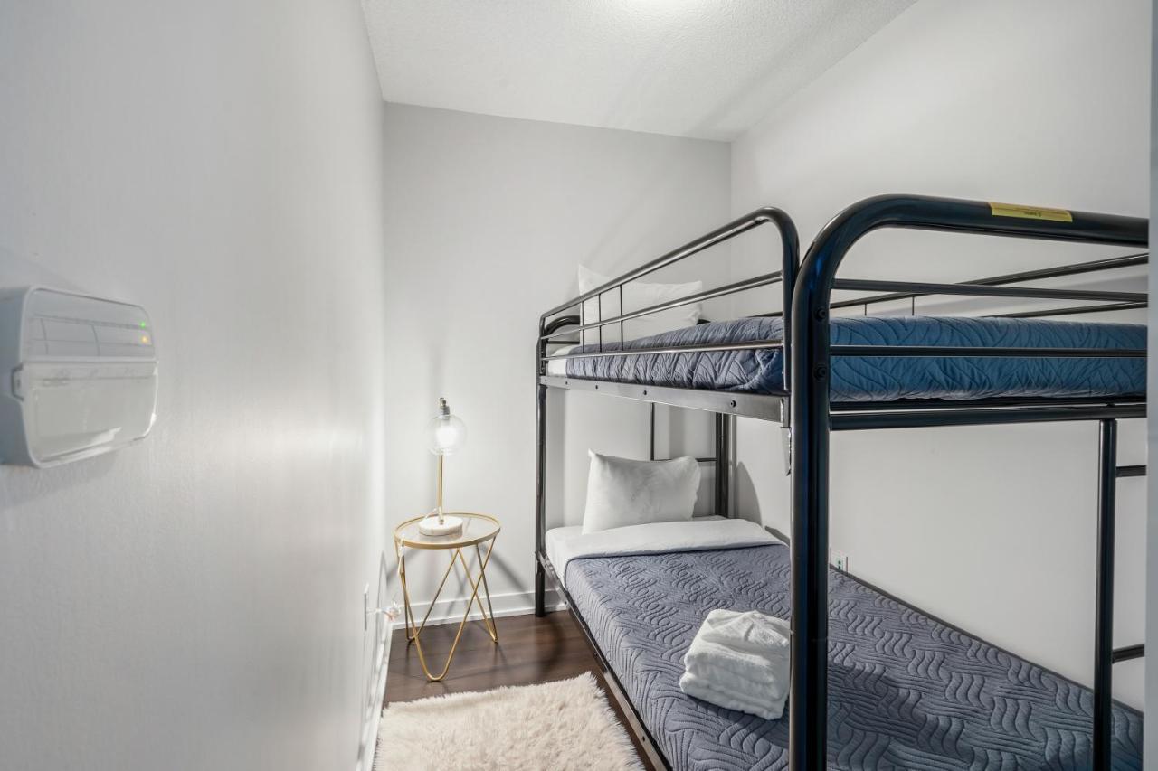 Family Oriented Downtown Toronto 2Bdrm Condo With Parking & Office Space Екстериор снимка