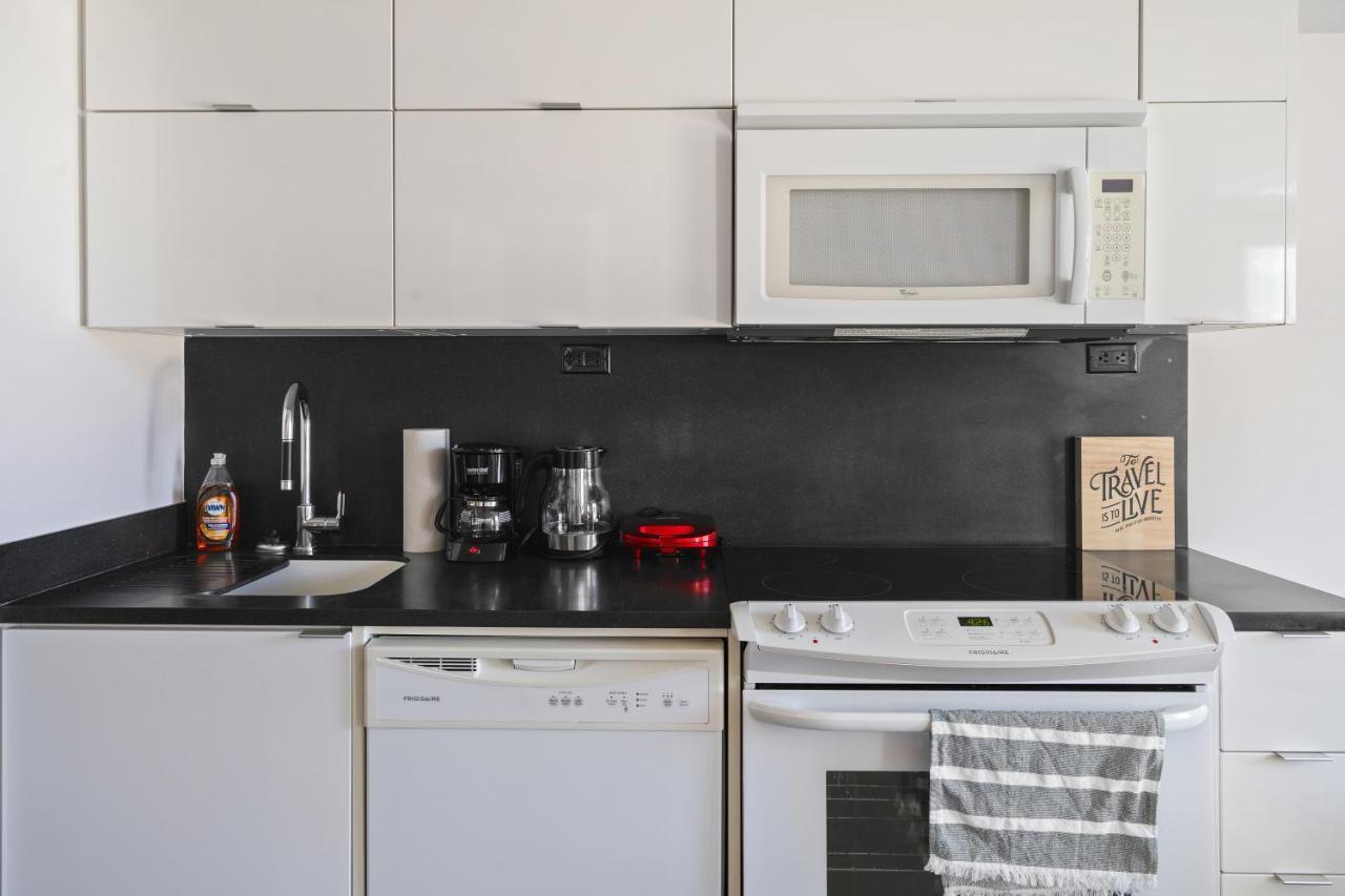 Family Oriented Downtown Toronto 2Bdrm Condo With Parking & Office Space Екстериор снимка