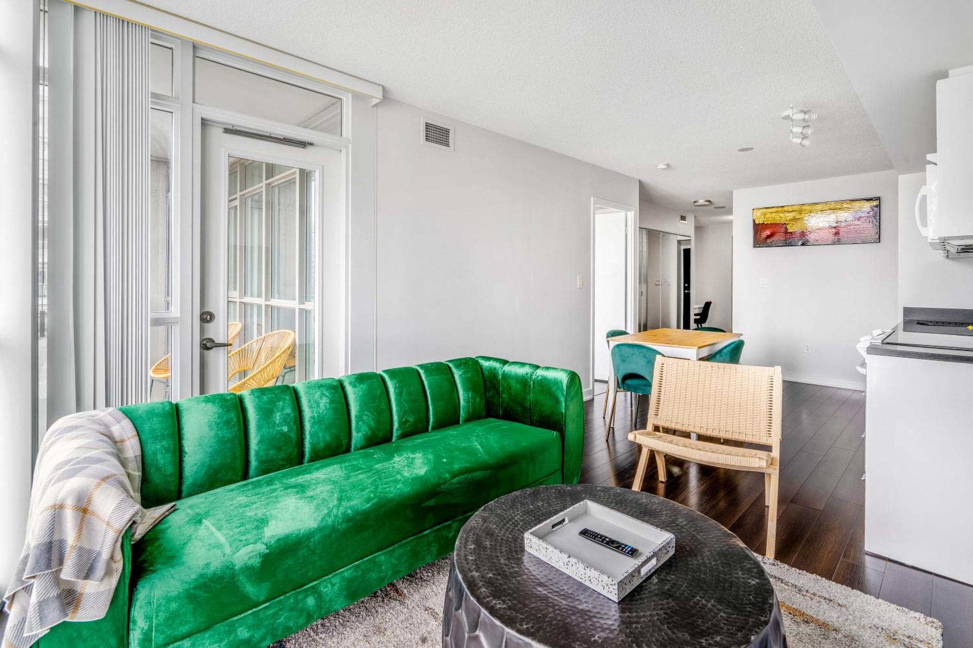Family Oriented Downtown Toronto 2Bdrm Condo With Parking & Office Space Екстериор снимка