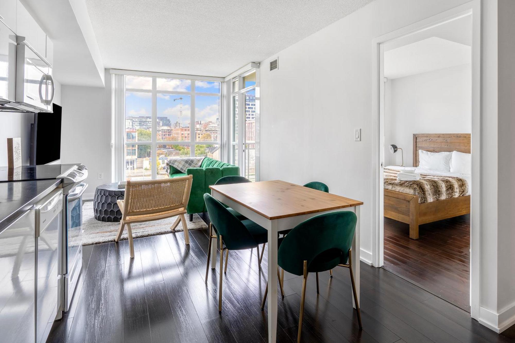 Family Oriented Downtown Toronto 2Bdrm Condo With Parking & Office Space Екстериор снимка